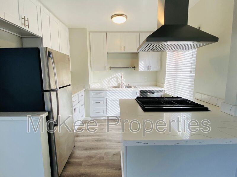 220 Fir St - Photo 4 of 10