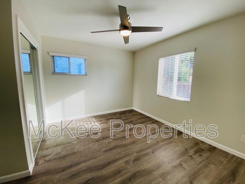 220 Fir St - Photo 7 of 10