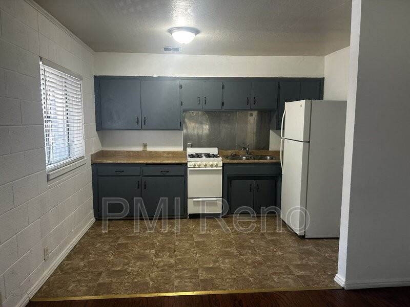 2075 Patton Dr #H - Photo 3 of 17