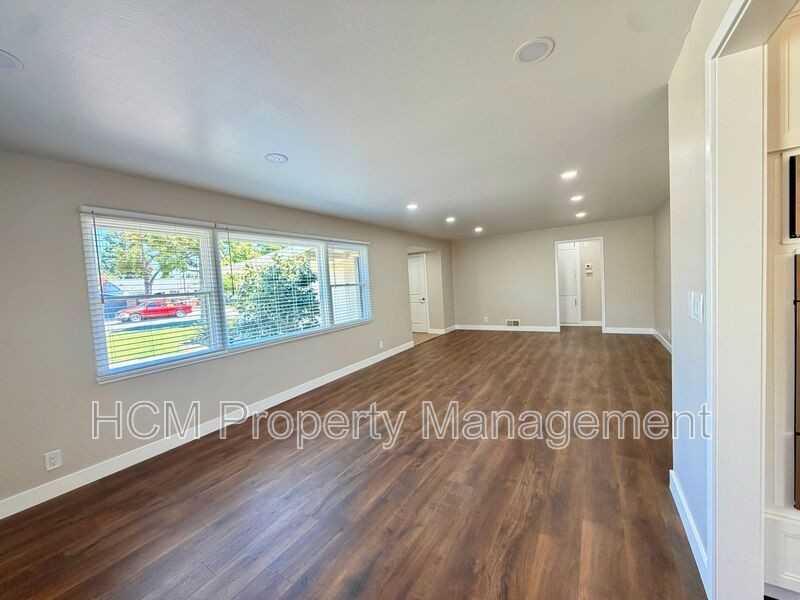 318 S California St - Photo 4 of 23