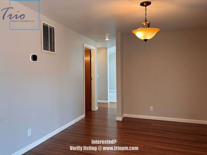 694 Driftwood Dr - Photo 3 of 20