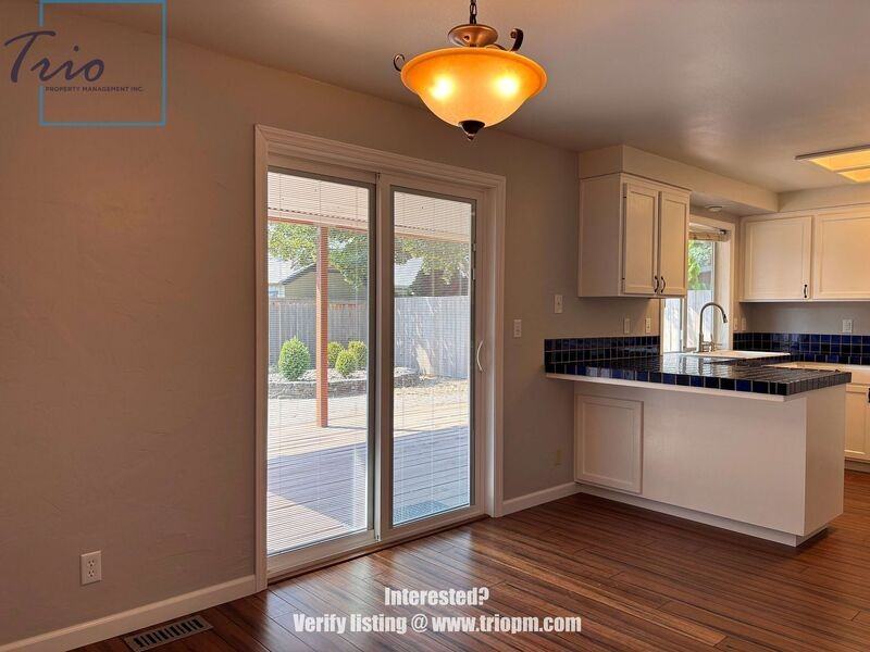 694 Driftwood Dr - Photo 4 of 20
