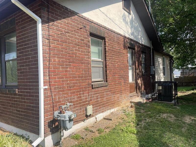 9425 Burdella Ave - Photo 4 of 35