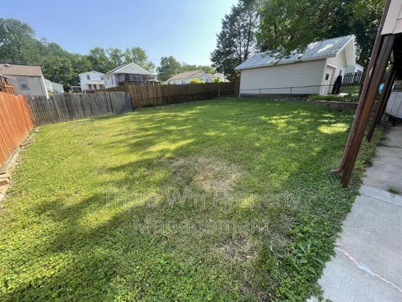 9425 Burdella Ave - Photo 5 of 35
