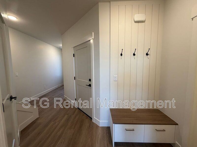 614 E Hemsworth Ln - Photo 4 of 38