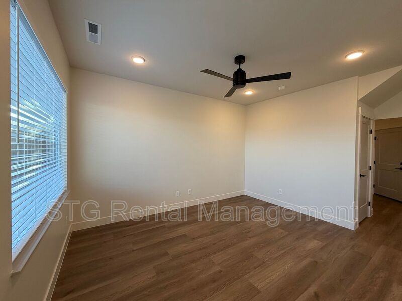 614 E Hemsworth Ln - Photo 7 of 38