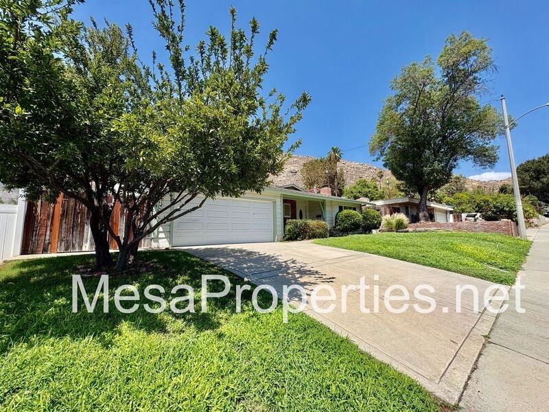 561 Spruce St - Photo 2 of 8