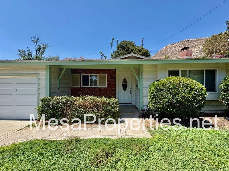 561 Spruce St - Photo 4 of 8
