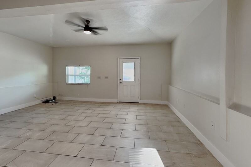 3801 1/2 W Palmira Ave - Photo 4 of 22