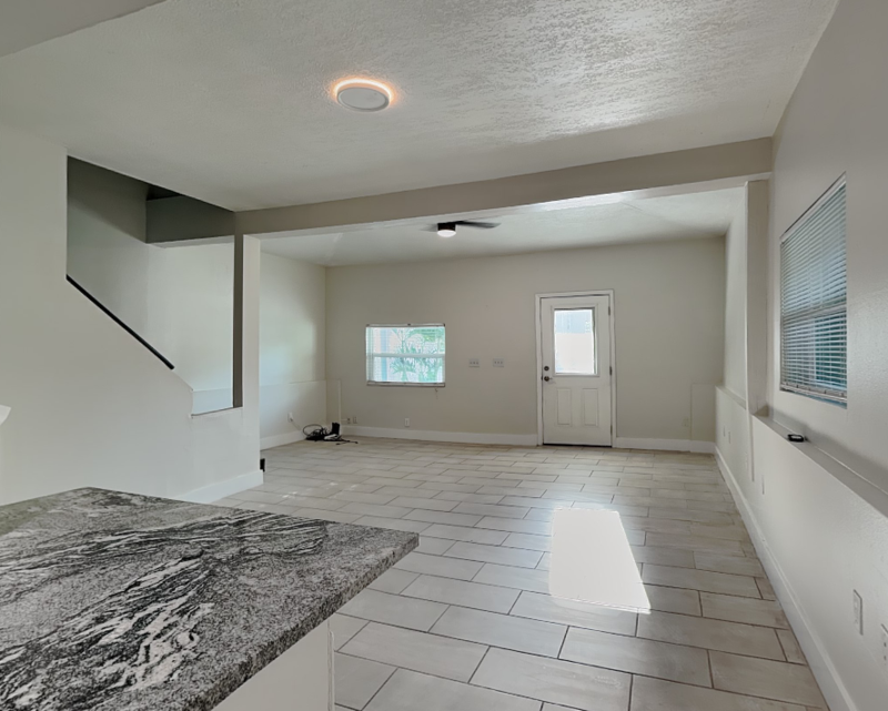 3801 1/2 W Palmira Ave - Photo 5 of 22