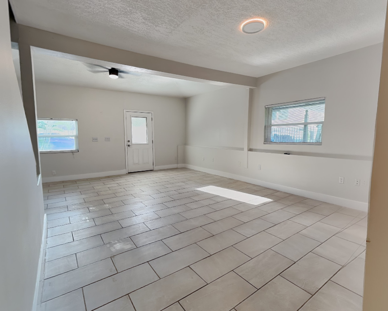 3801 1/2 W Palmira Ave - Photo 6 of 22