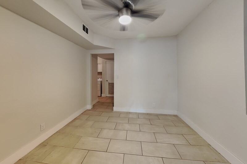 3801 1/2 W Palmira Ave - Photo 7 of 22