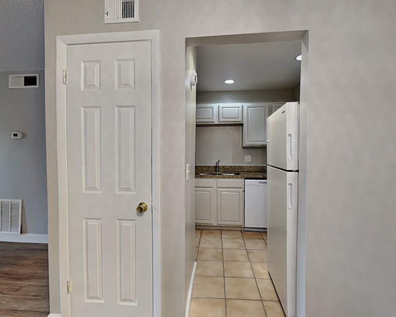 918 Lake Destiny Rd #E - Photo 5 of 25