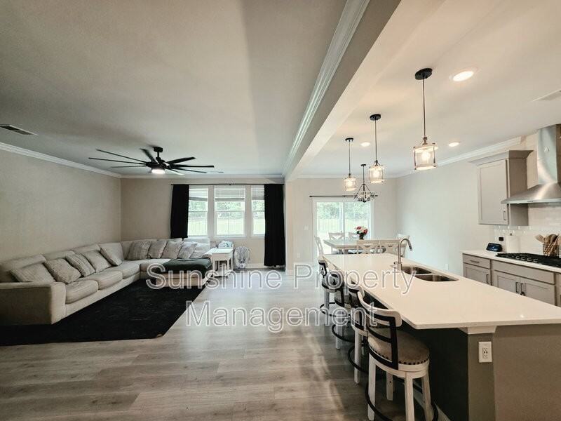196 Royal Blackheath - Photo 2 of 14