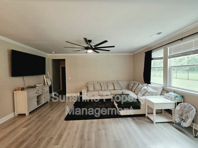 196 Royal Blackheath - Photo 3 of 14