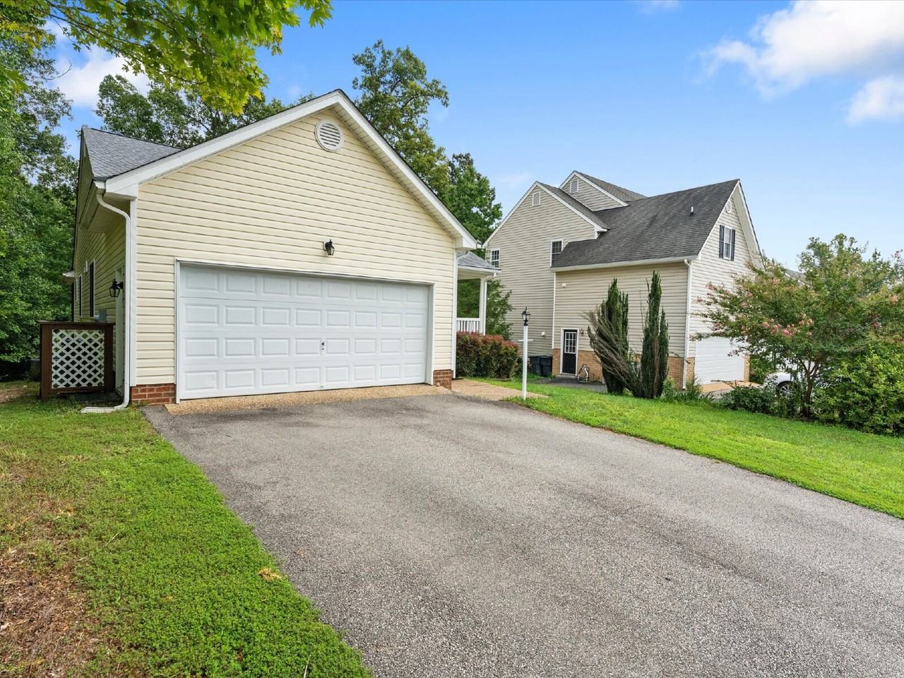 5701 Hereld Green Dr - Photo 3 of 33