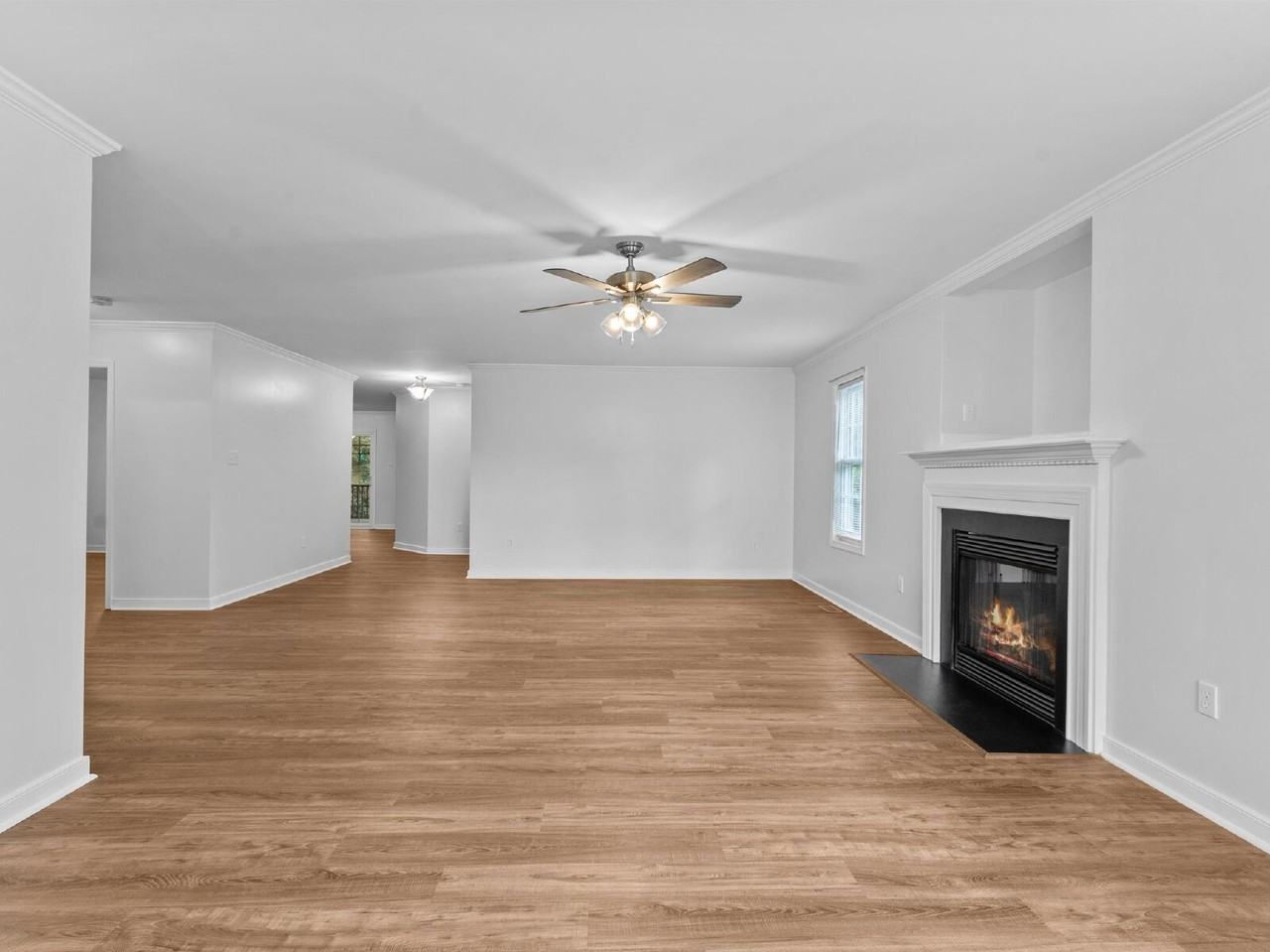 5701 Hereld Green Dr - Photo 5 of 33