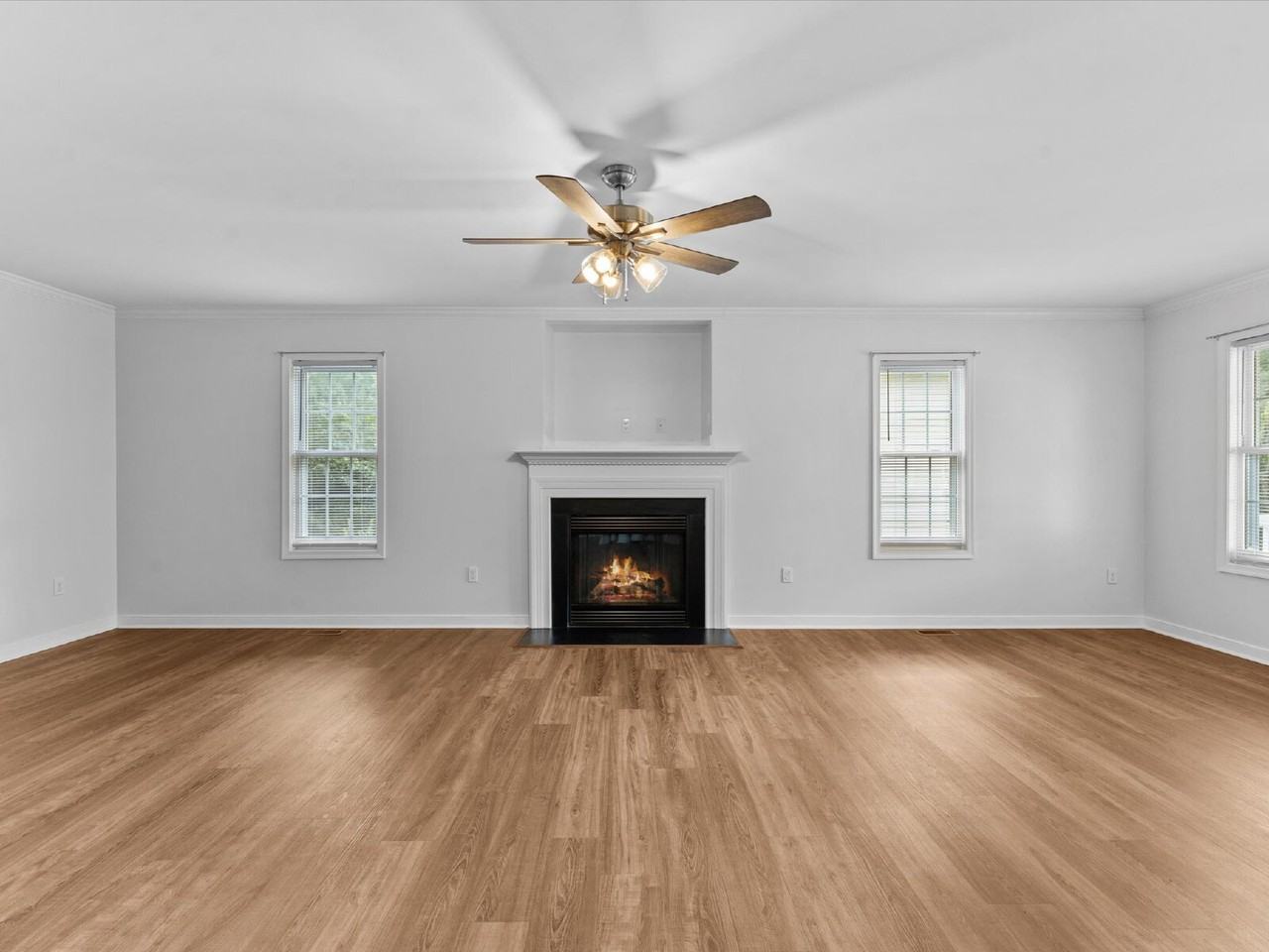 5701 Hereld Green Dr - Photo 6 of 33
