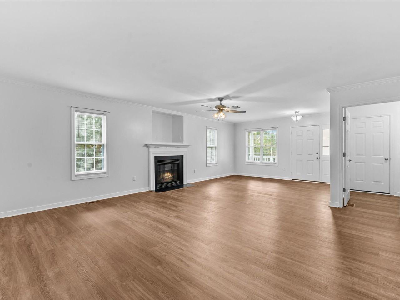 5701 Hereld Green Dr - Photo 7 of 33