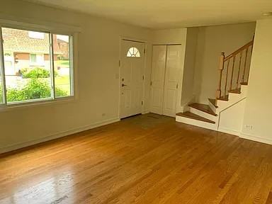 212 Surrey Dr - Photo 3 of 8