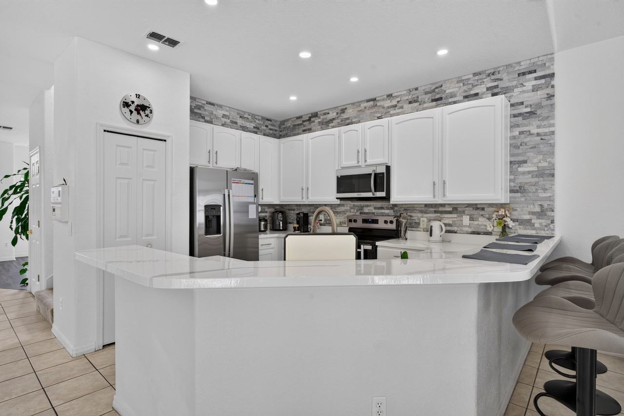 515 Corvina Dr - Photo 6 of 33