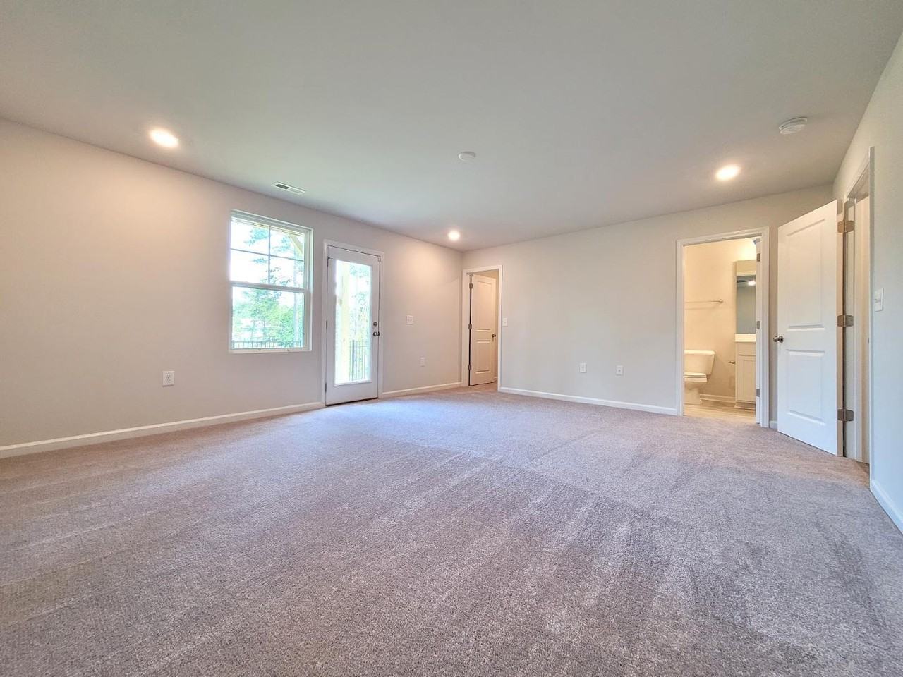 1060 Shoreside Dr - Photo 2 of 20