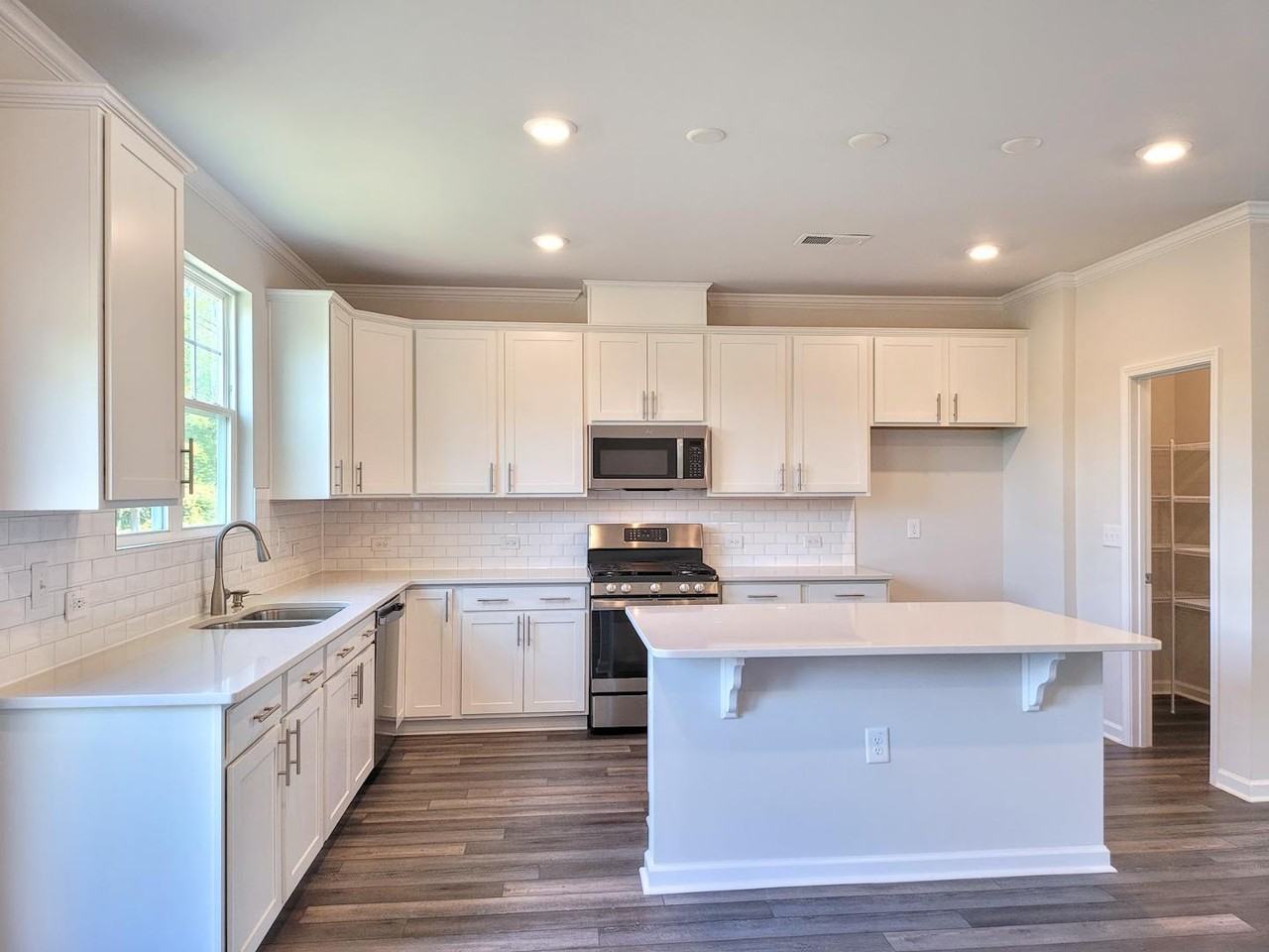 1060 Shoreside Dr - Photo 5 of 20