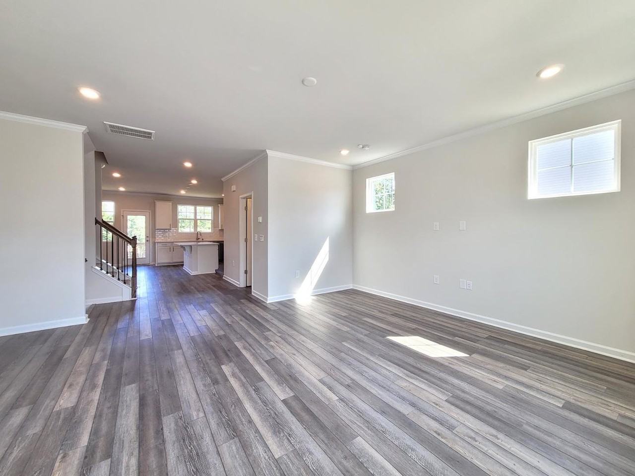 1060 Shoreside Dr - Photo 7 of 20