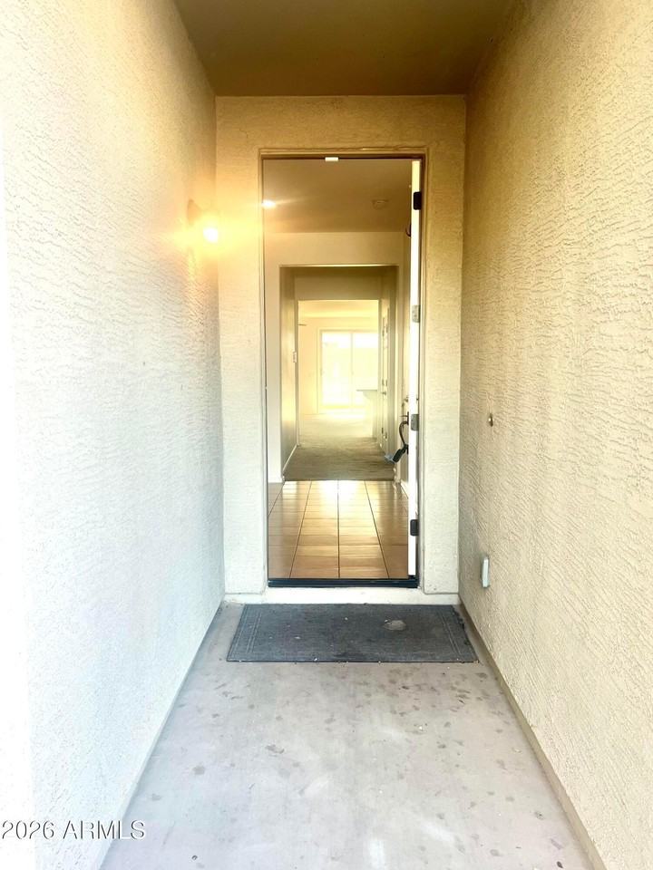 9437 W Jones Ave - Photo 5 of 35