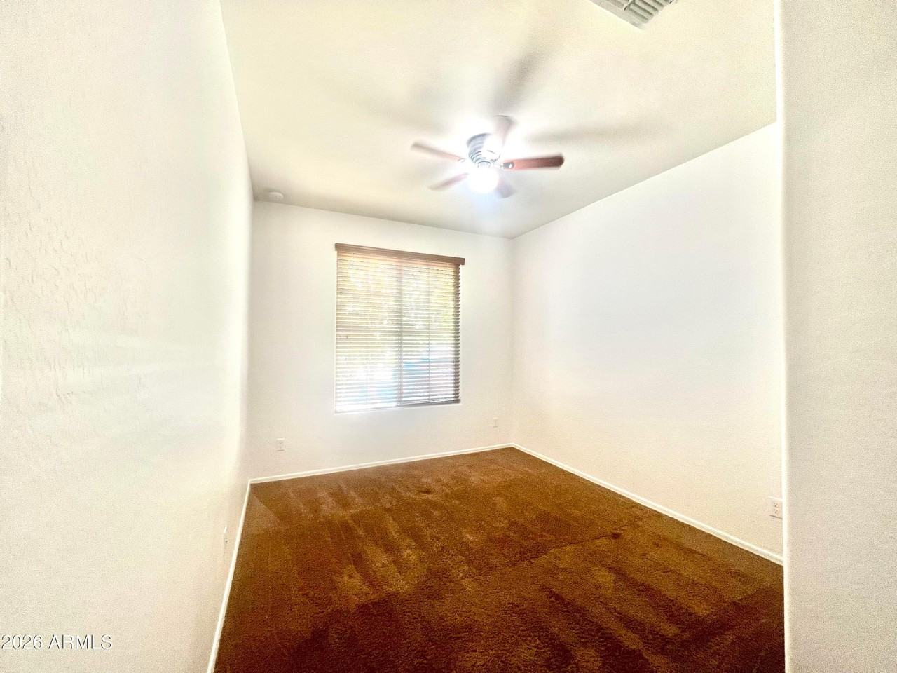 9437 W Jones Ave - Photo 6 of 35
