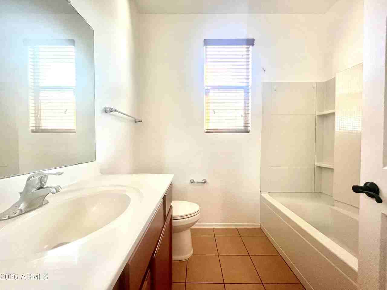 9437 W Jones Ave - Photo 7 of 35