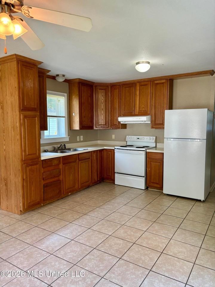 2535 N 12th St - Photo 3 of 9