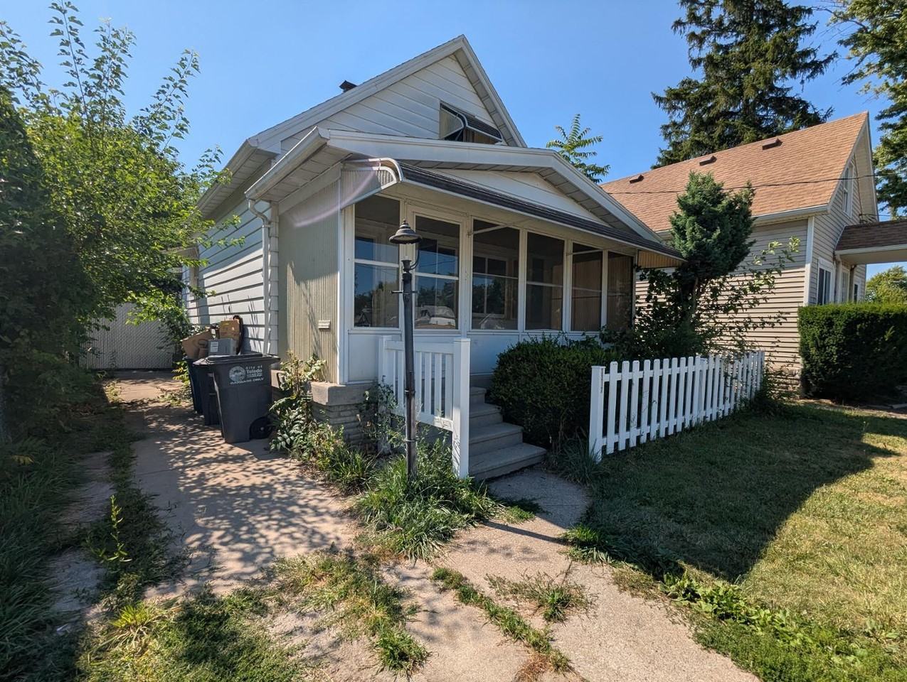 3317 Maple St - Photo 2 of 12