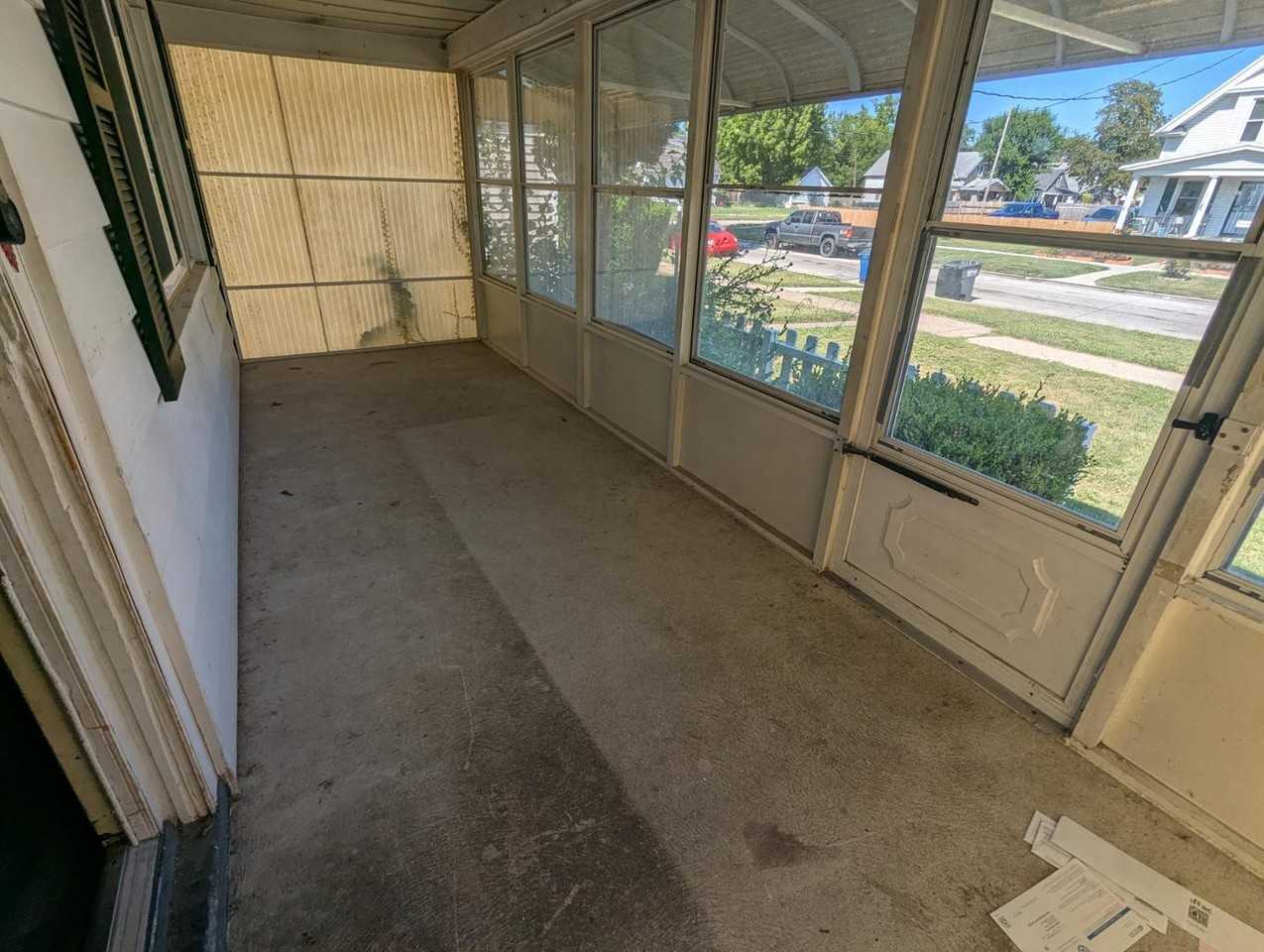 3317 Maple St - Photo 4 of 12