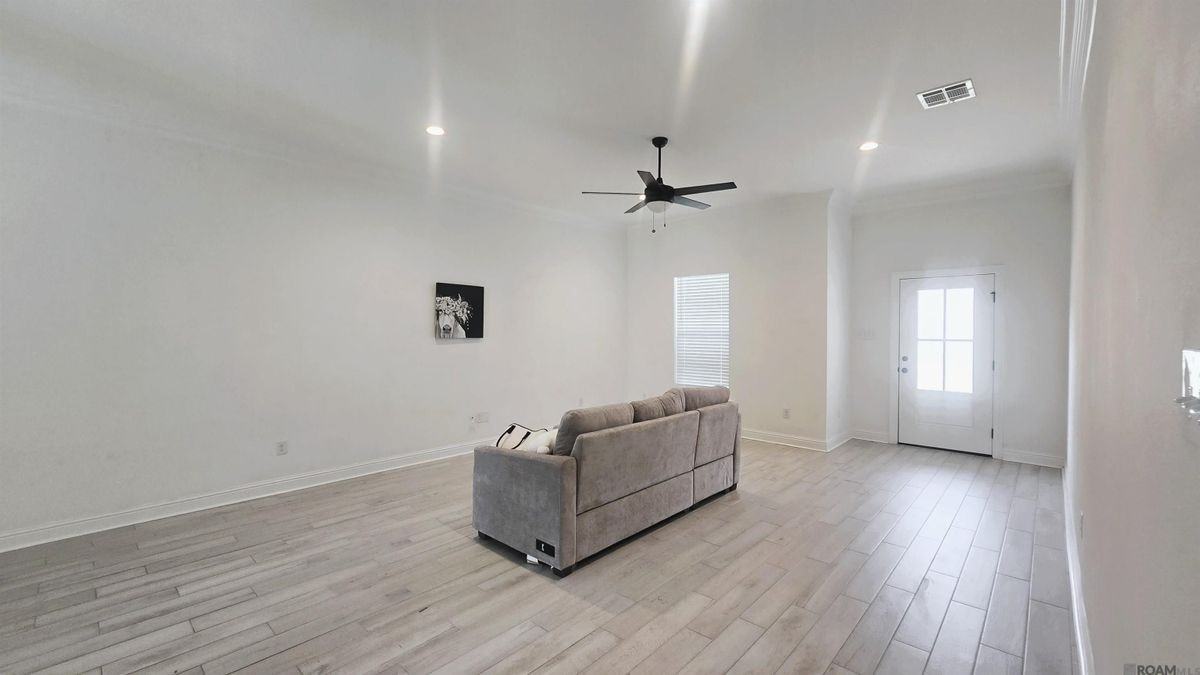 9232 Asoka Ave - Photo 4 of 32