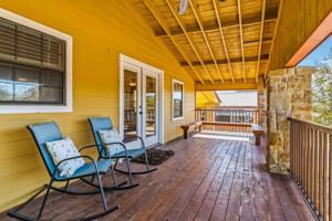 featured image of 2481 Lakeshore Dr
