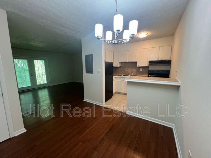 2711 Fairlee Dr #B7 - Photo 4 of 10