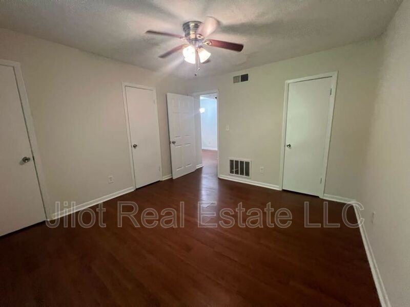 2711 Fairlee Dr #B7 - Photo 6 of 10