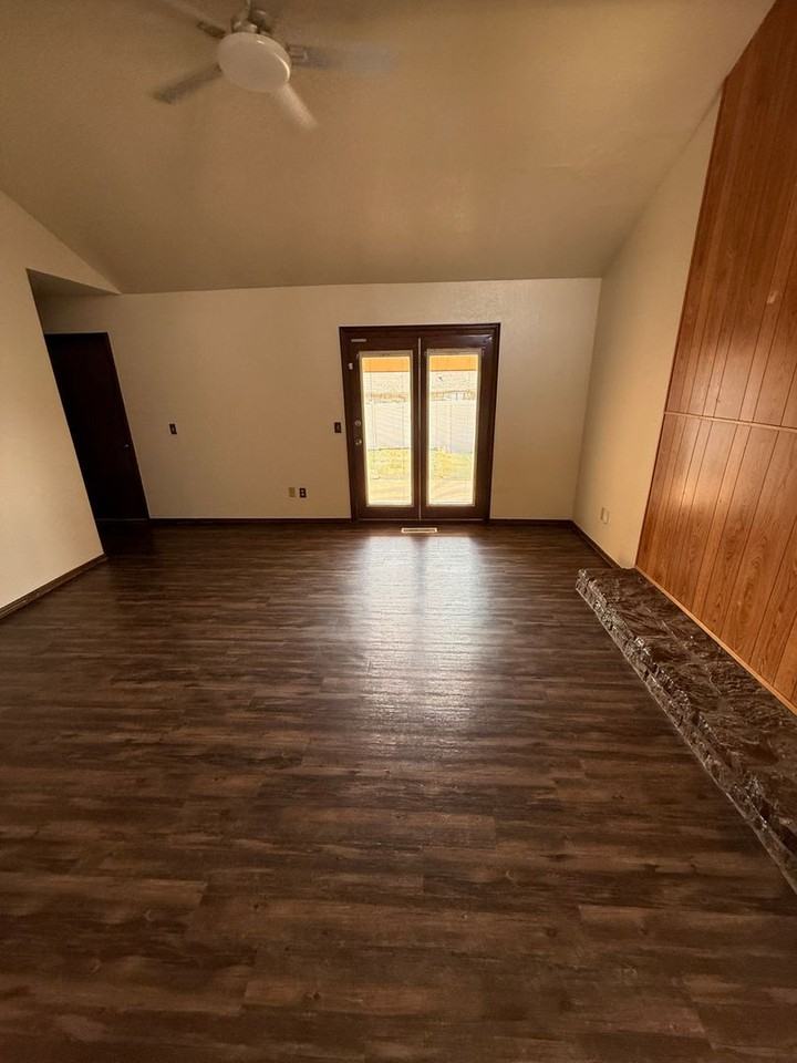 10213 Shadowridge Dr - Photo 2 of 13