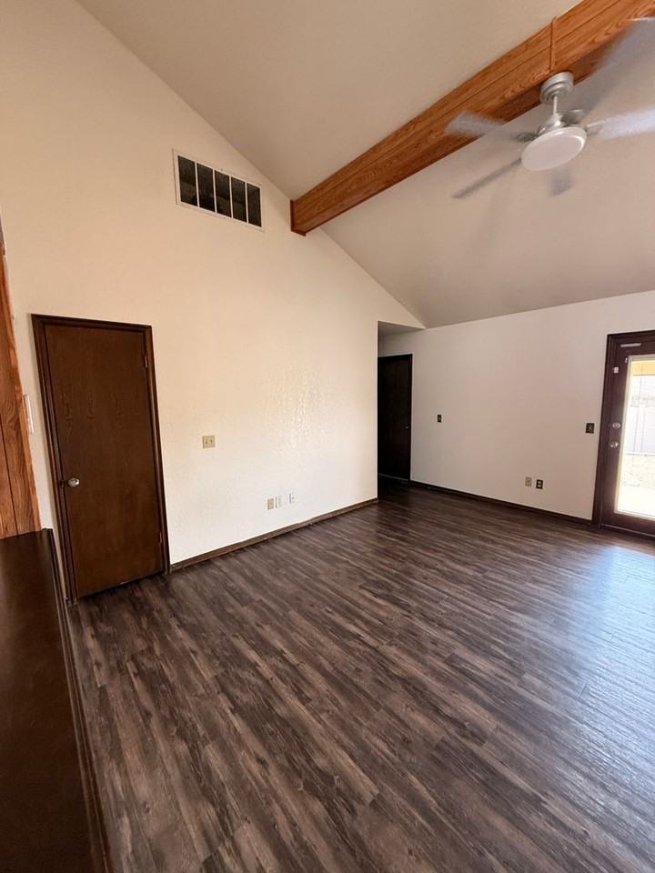 10213 Shadowridge Dr - Photo 3 of 13