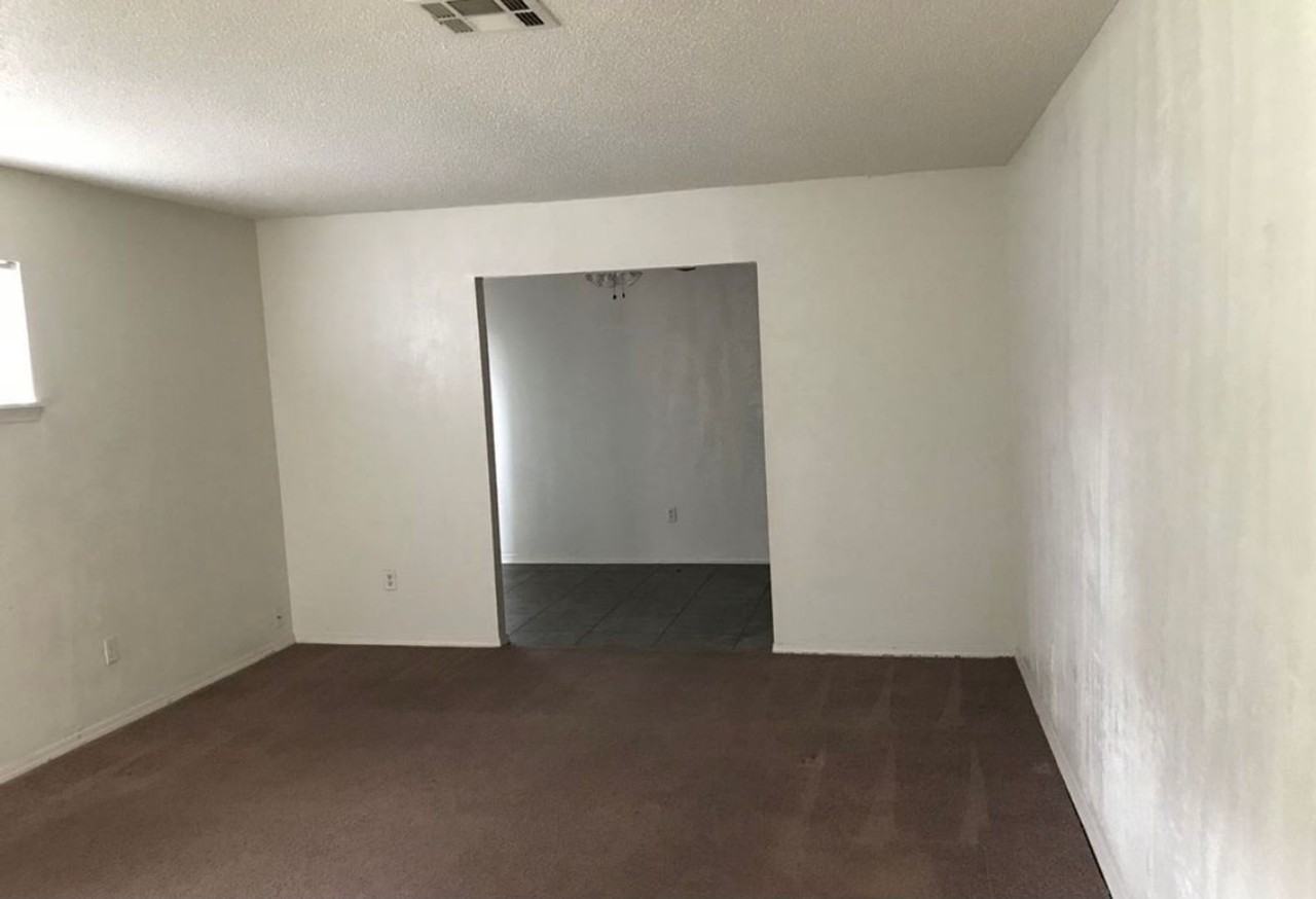 903 Sw 97th St - Photo 2 of 7