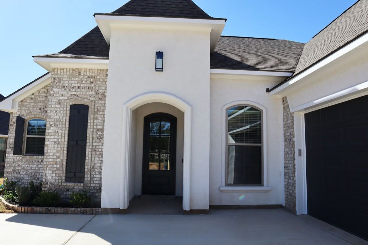 1151 Green Wood Cir - Photo 2 of 24