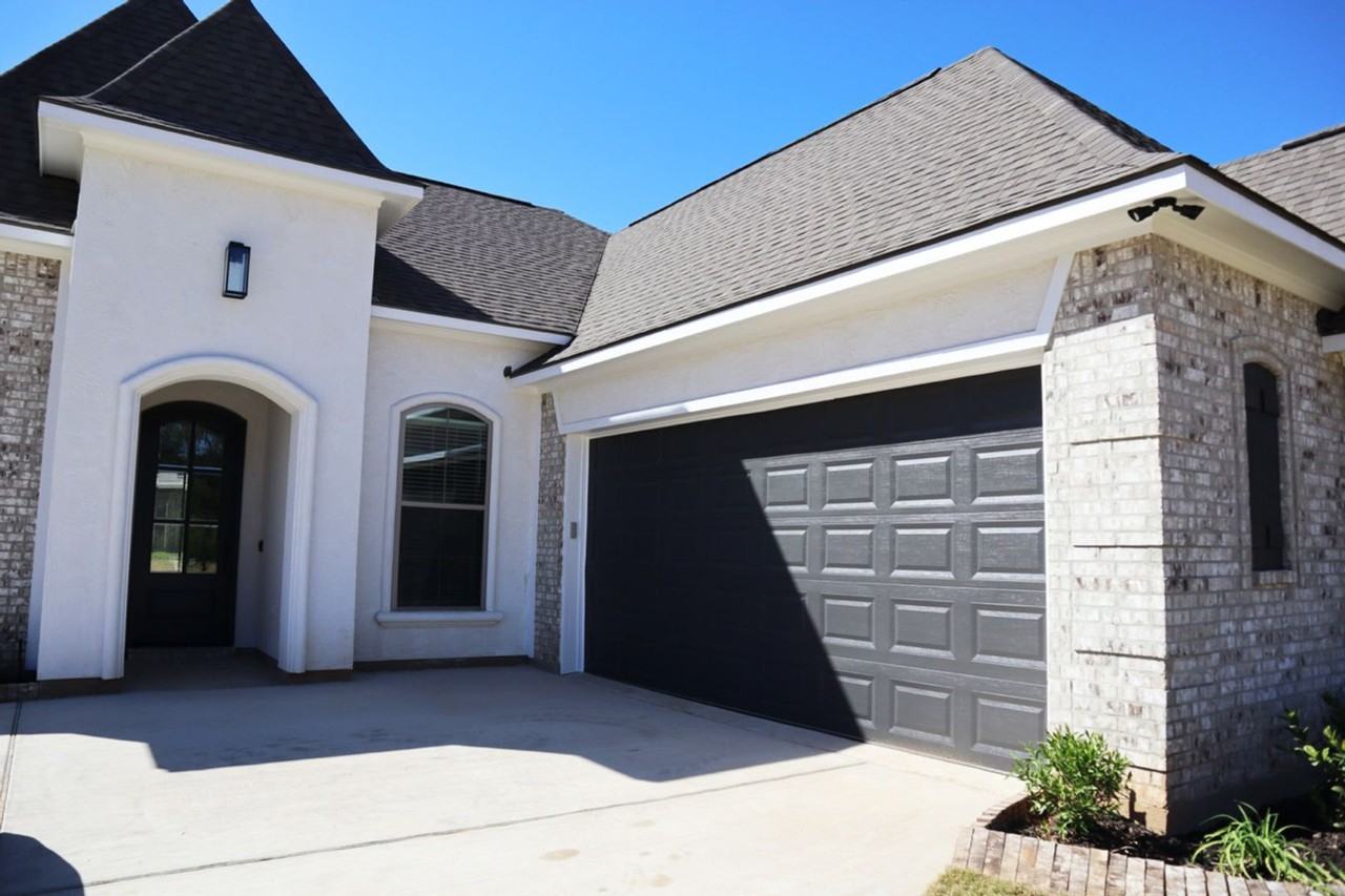 1151 Green Wood Cir - Photo 3 of 24