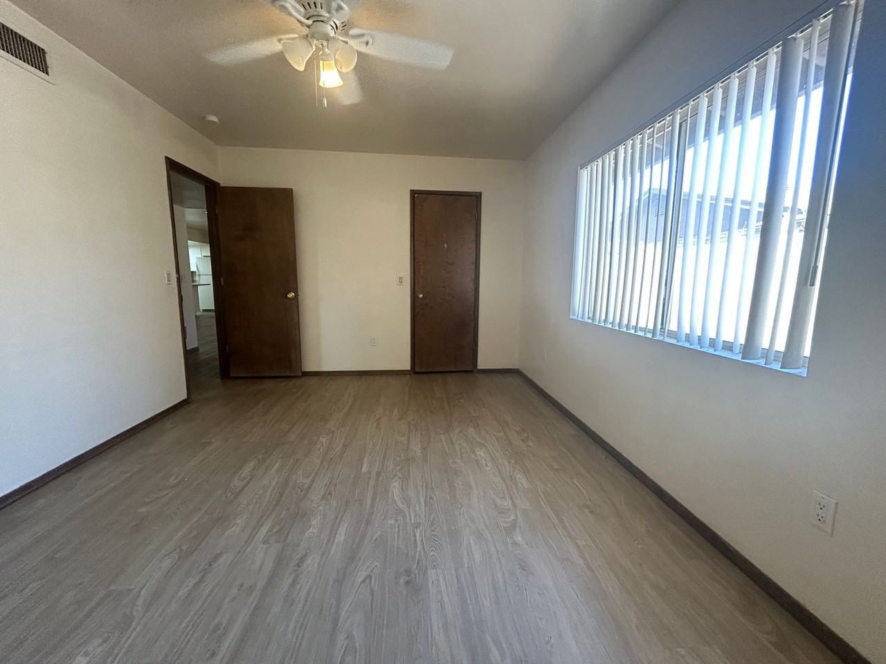 2141 E Manhatton Dr - Photo 3 of 29