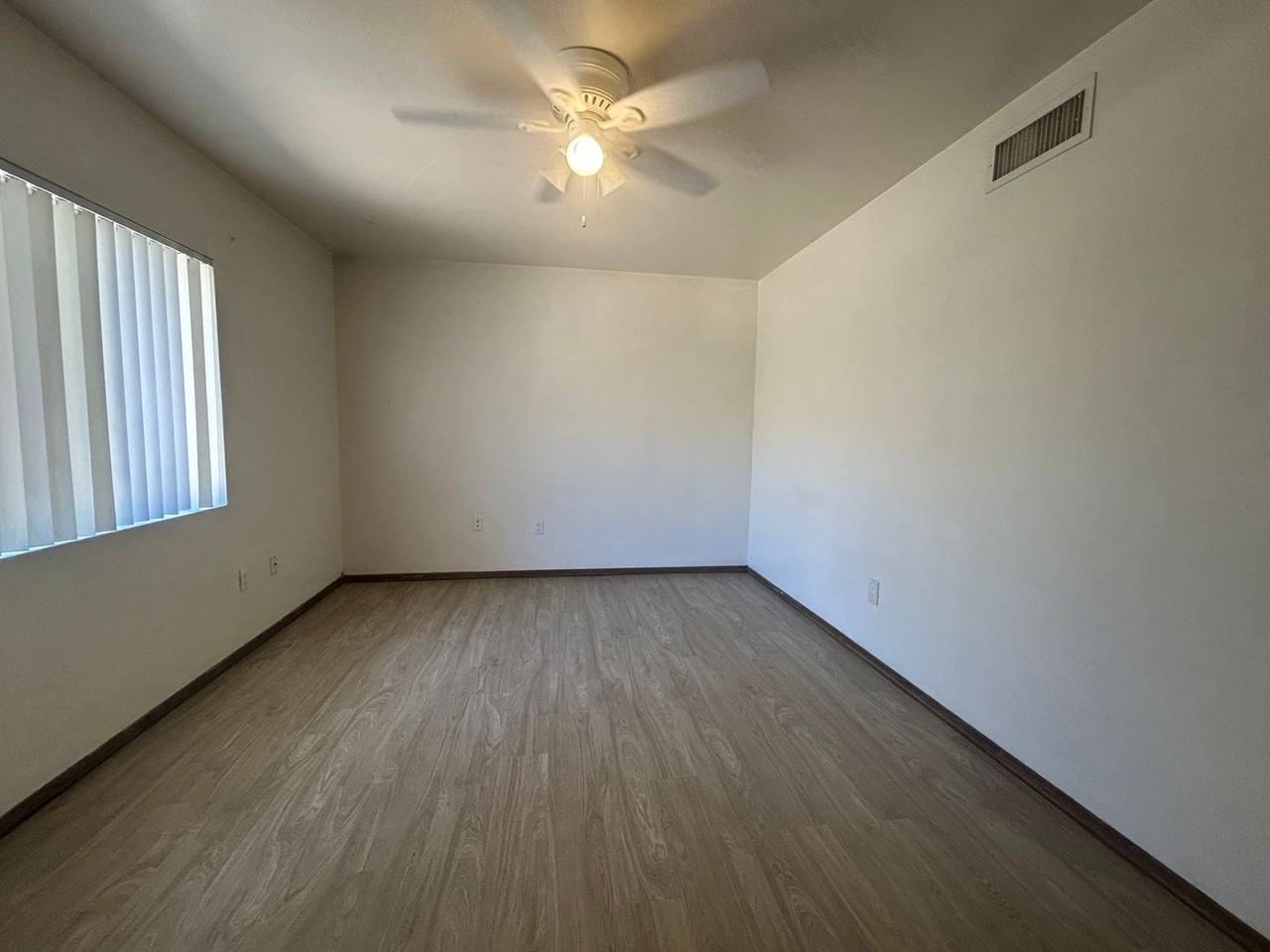 2141 E Manhatton Dr - Photo 4 of 29