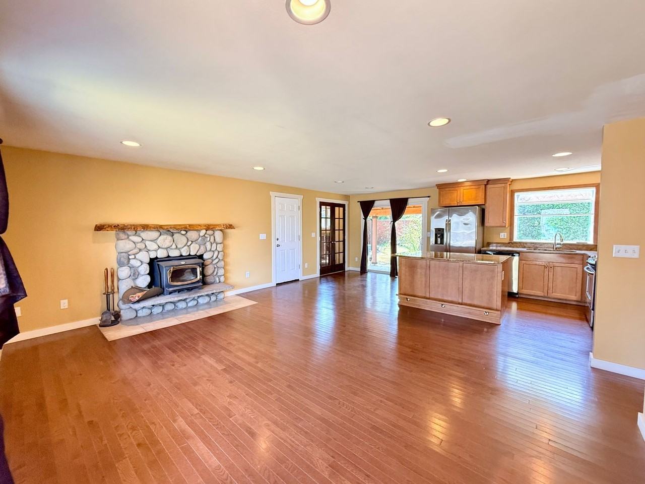 6222 Bluff Pl - Photo 2 of 24