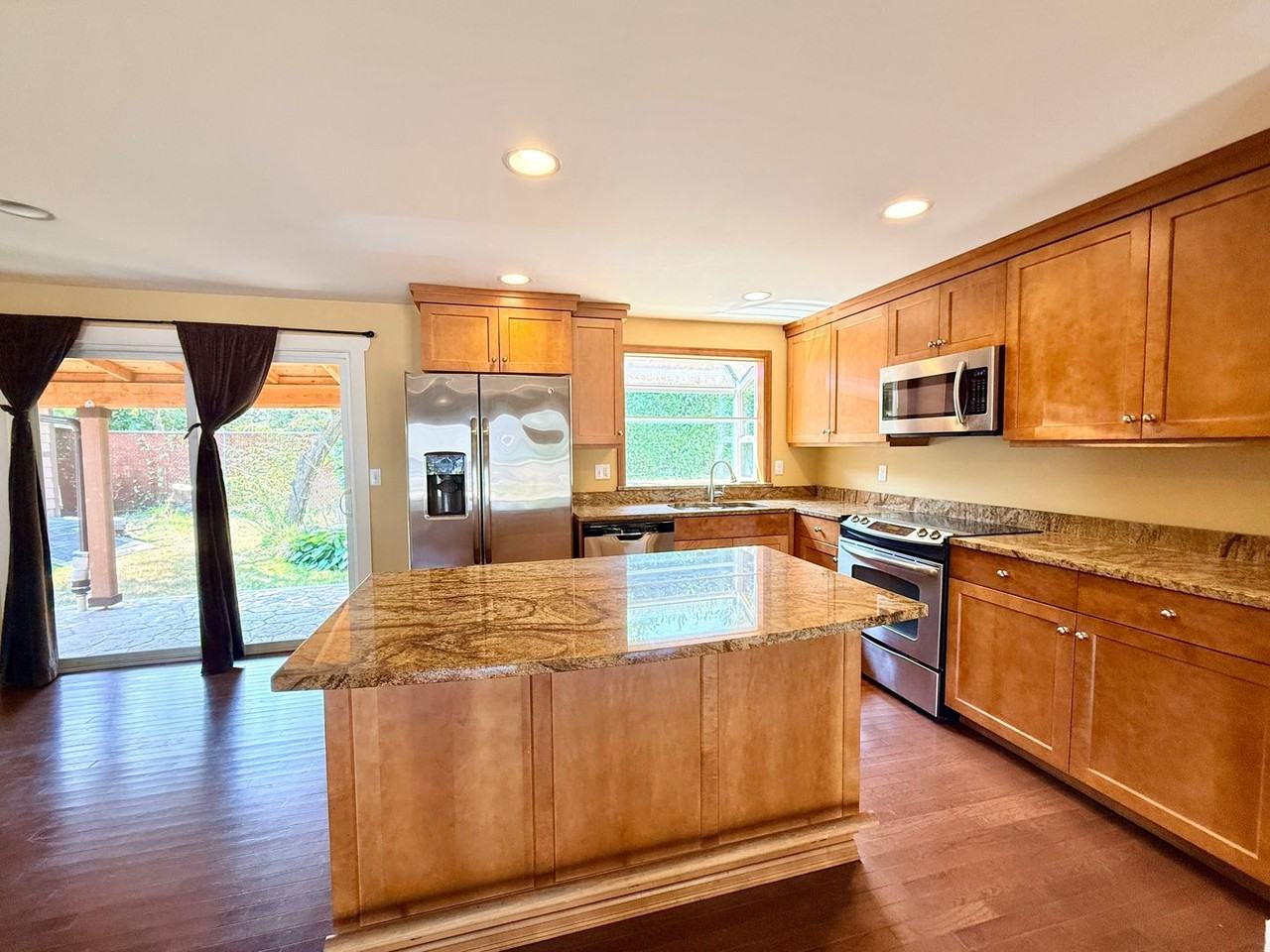 6222 Bluff Pl - Photo 4 of 24