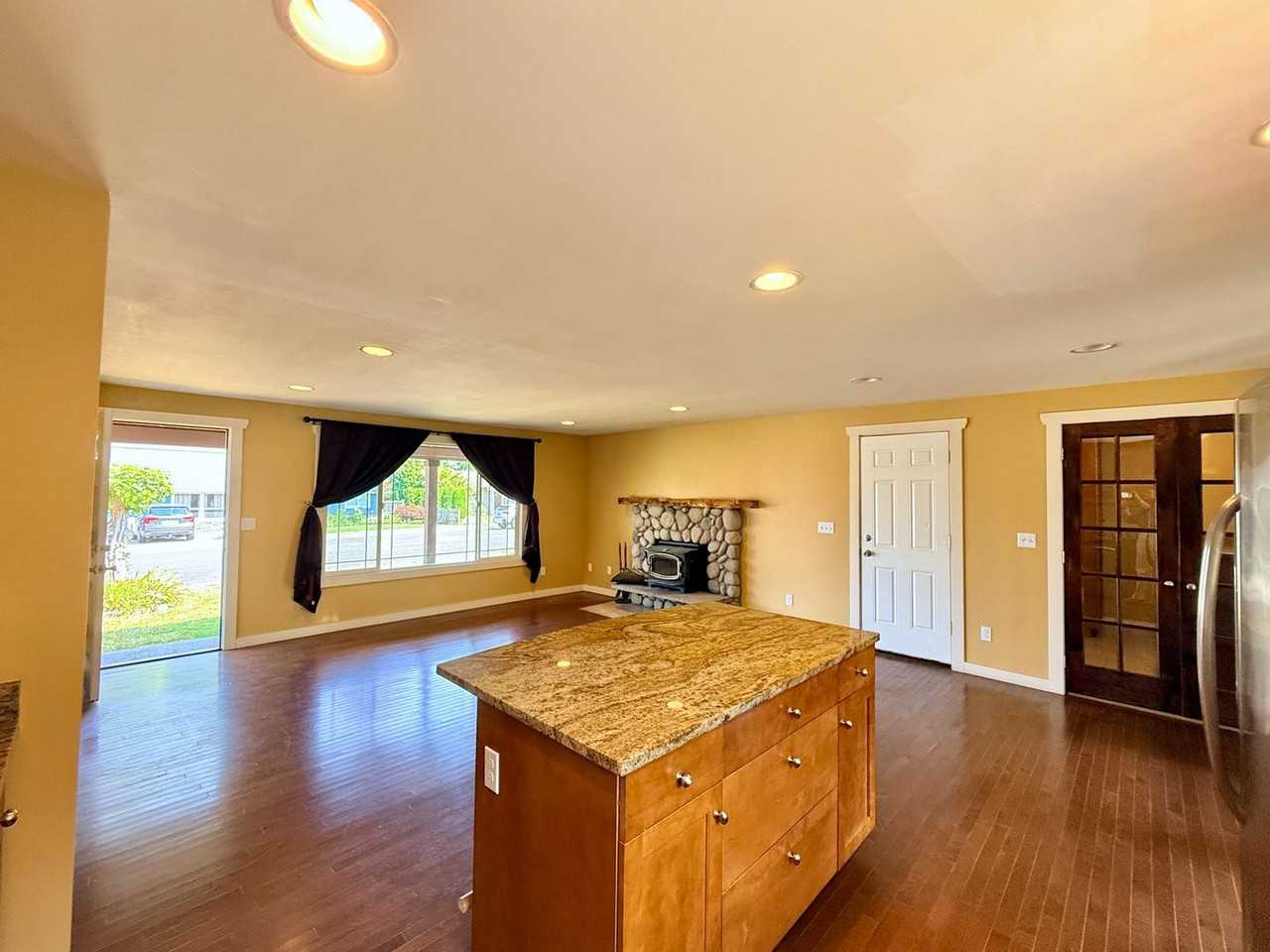 6222 Bluff Pl - Photo 5 of 24