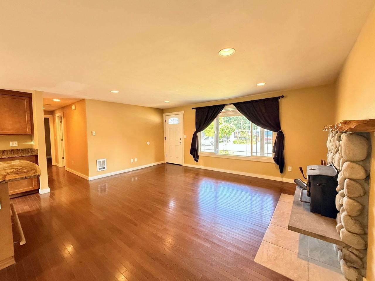 6222 Bluff Pl - Photo 7 of 24