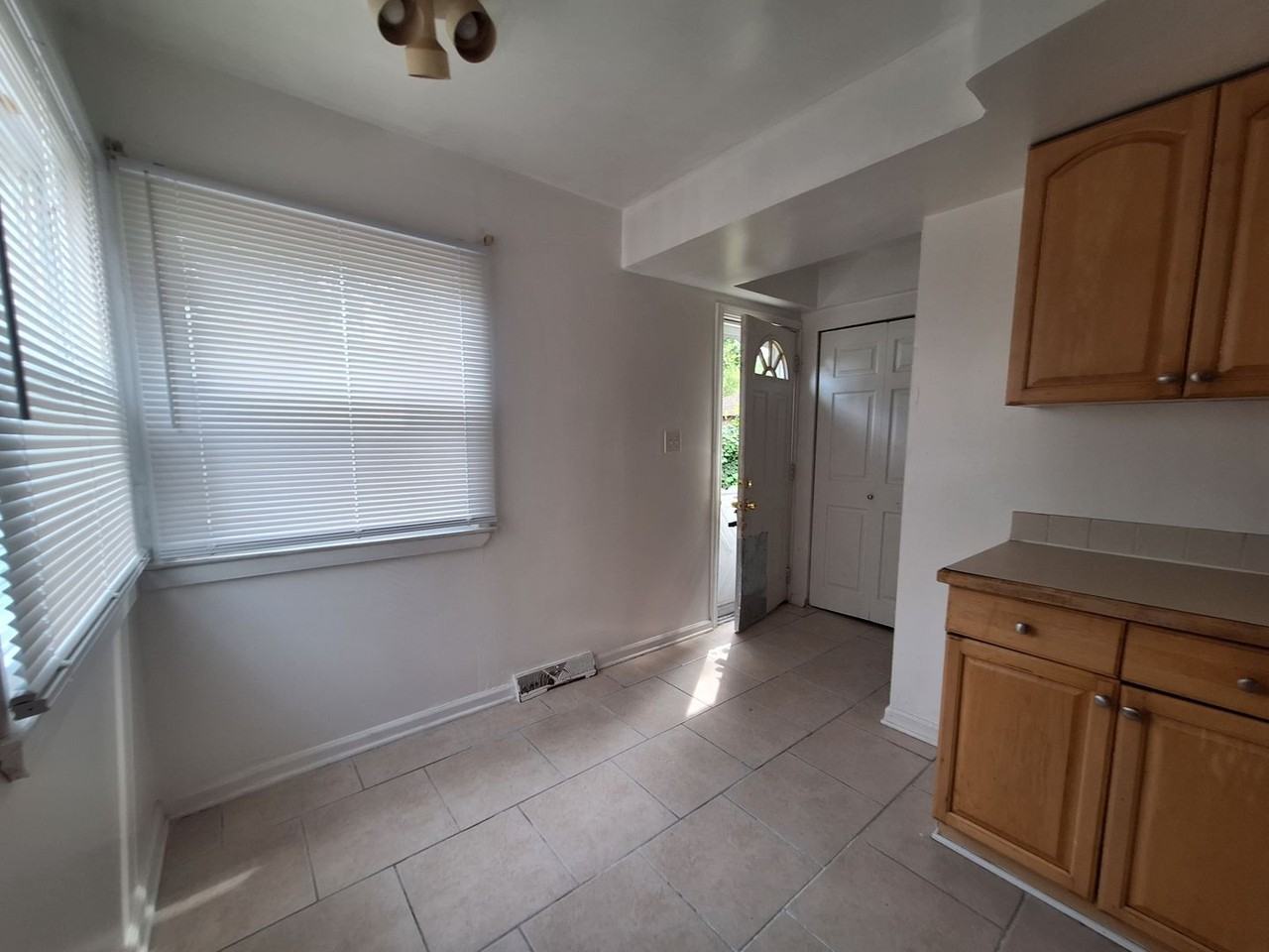 3890 Poplar Ave - Photo 3 of 20